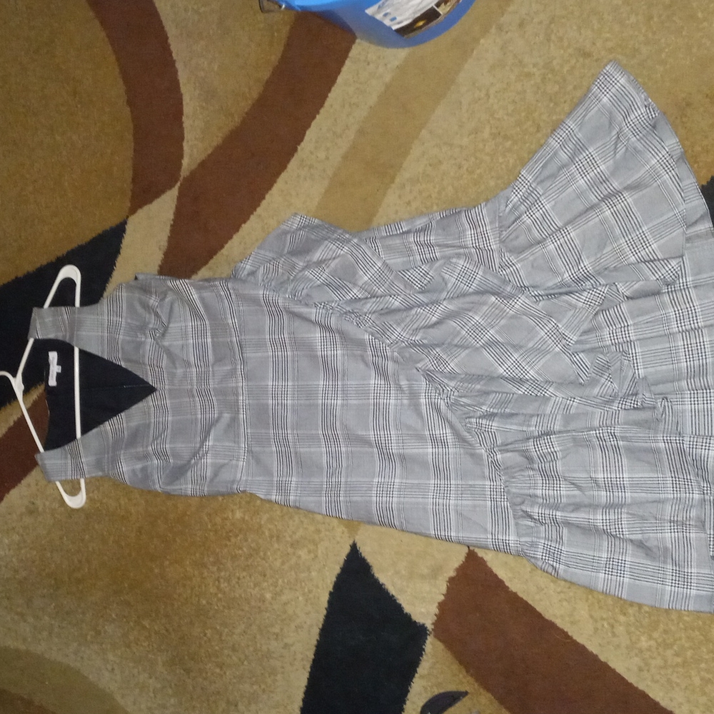 great Jones size 8 ruffle button grey plaid dress